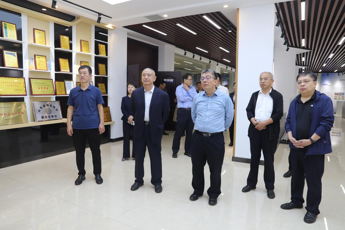 山東省市場監(jiān)管局二級巡視員、計量處處長趙風勇一行來山東三星集團調(diào)研