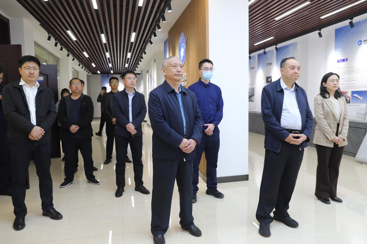 省工信廳電子信息產(chǎn)業(yè)處處長、二級巡視員李英峰來山東三星集團調研