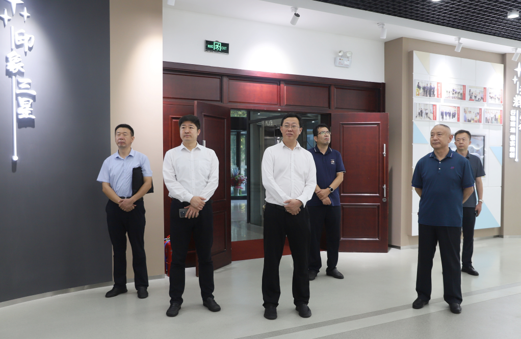 鄒平市人社局黨組書記、局長王保利來山東三星集團調(diào)研