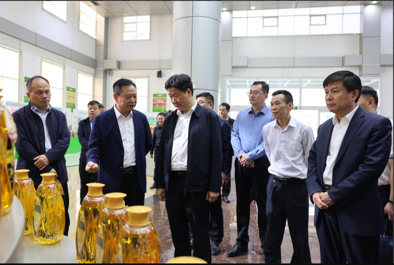 廣東省市場監(jiān)管局黨組成員、副局長郭宇華一行來山東三星集團調(diào)研