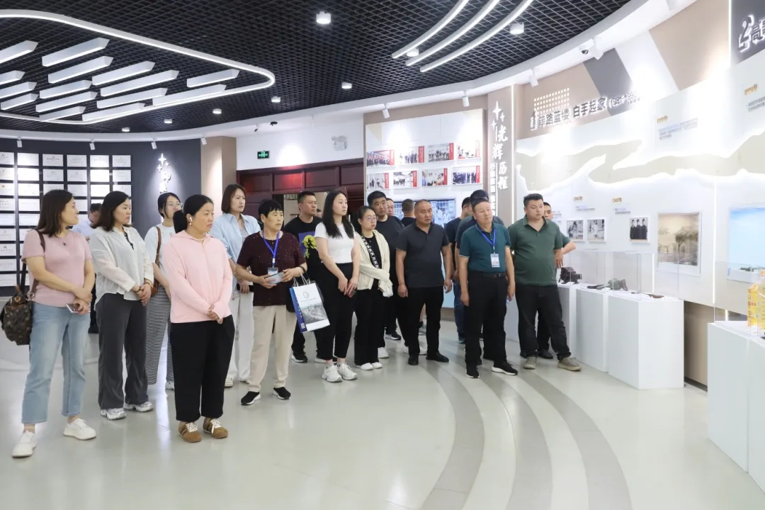 濱州北海經(jīng)濟開發(fā)區(qū)村（社區(qū)）黨組織書記、村（居）委會主任和村黨組織帶頭人后備力量示范培訓班來山東三星集團參觀學習