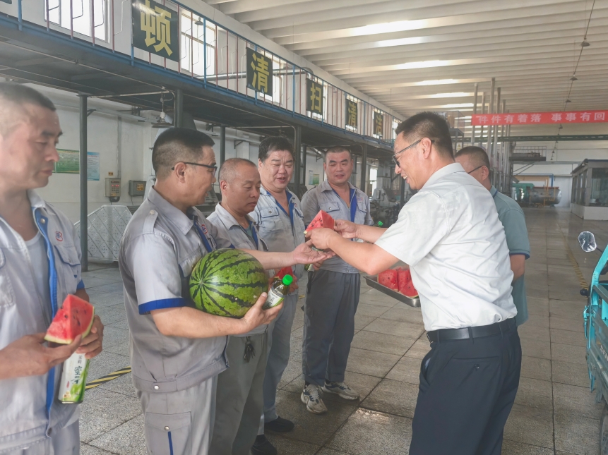 長壽花食品：炎炎夏日送清涼 情系一線暖人心
