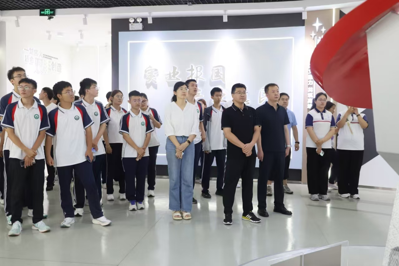 鄒平市2025 年“家鄉(xiāng)印記 夢想啟航”——高三優(yōu)秀師生看家鄉(xiāng)主題教育活動走進山東三星集團
