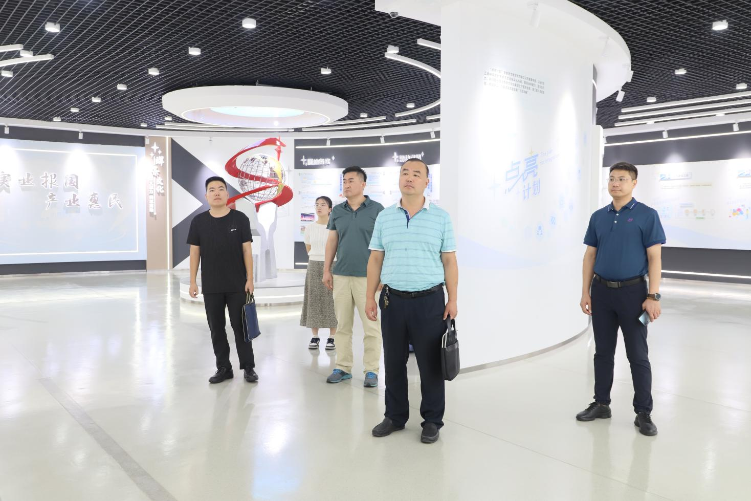 鄒平市委社會工作部來山東三星集團參觀交流