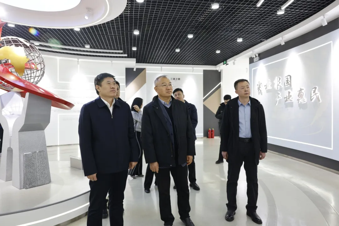 山東省貿(mào)促會(huì)調(diào)研組來(lái)山東三星集團(tuán)調(diào)研