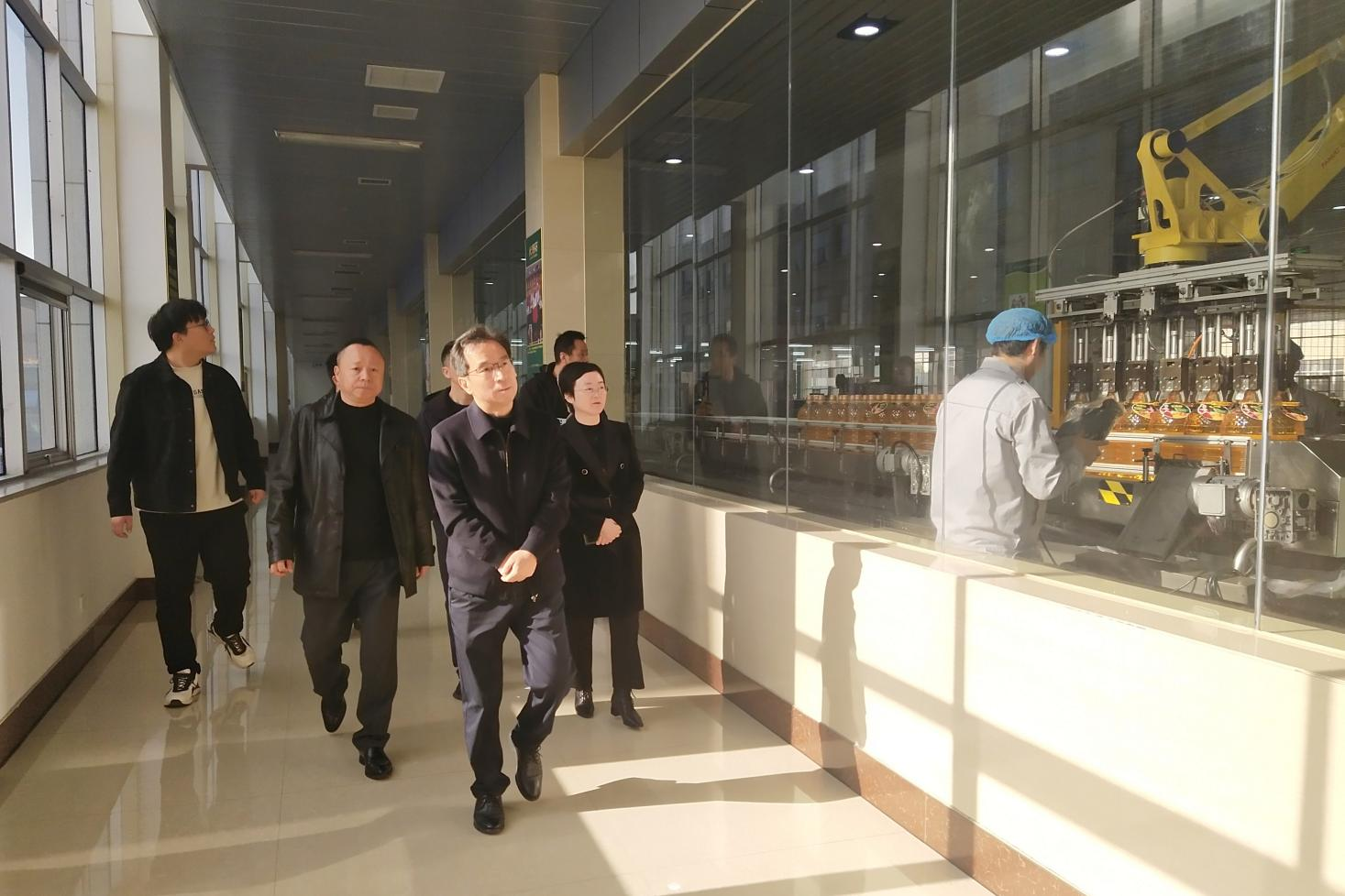 桐廬縣副縣長(zhǎng)申屠群雄一行來桐廬公司調(diào)研