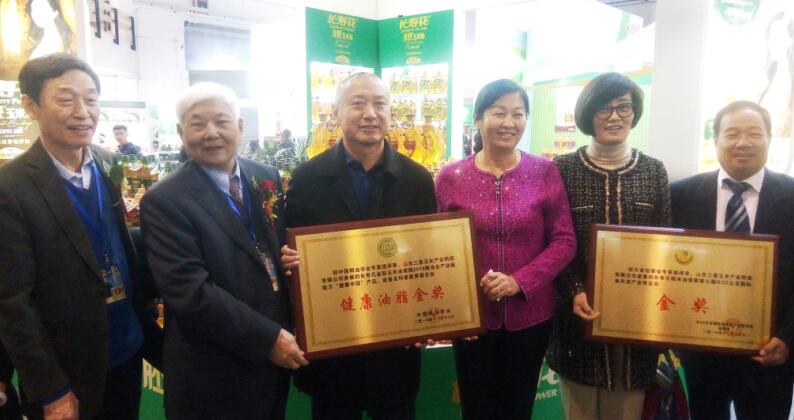 長(zhǎng)壽花金胚玉米油、稻米油雙雙榮獲糧油行業(yè)品質(zhì)金獎(jiǎng)