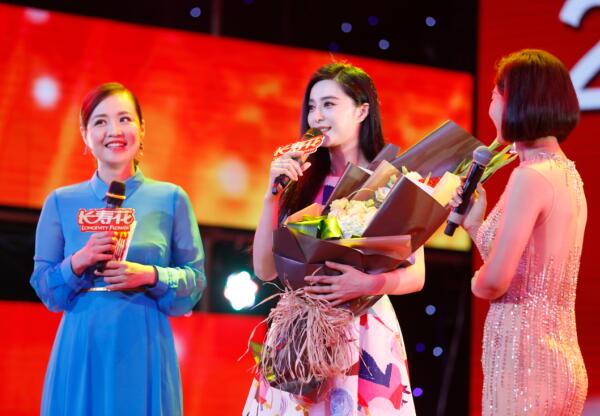 范爺最愛(ài)番茄炒蛋，范冰冰現(xiàn)身長(zhǎng)壽花談食用油健康